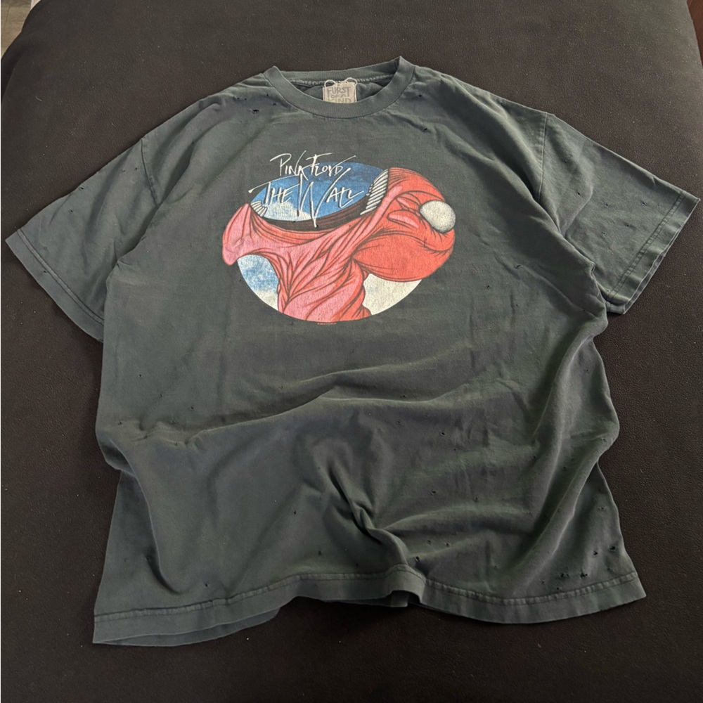 Pink Floyd The Wall Graphic Tee - Black